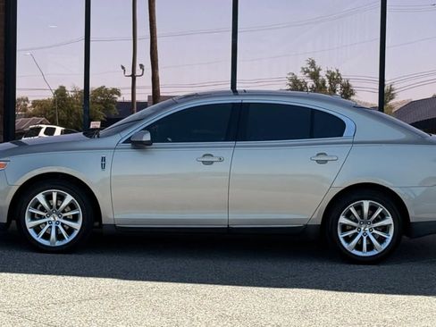 Used 2009 Lincoln MKS FWD image 4