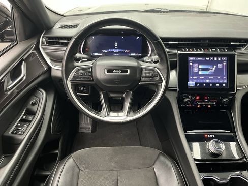 Used 2022 Jeep Grand Cherokee Altitude image 12