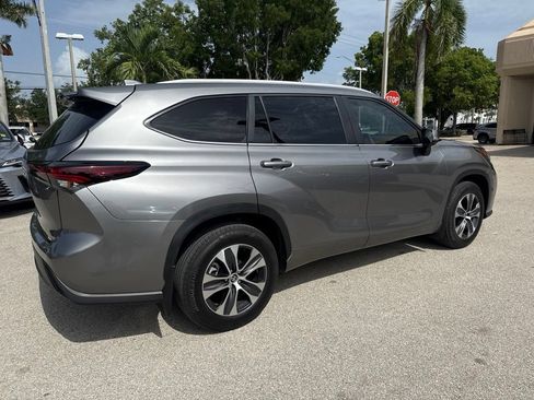 Used 2025 Toyota Highlander XLE FWD image 5