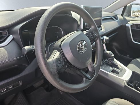 Used 2023 Toyota RAV4 LE AWD/4WD image 17