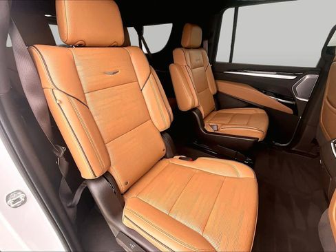 Used 2025 Cadillac Escalade ESV Premium Luxury w/ Touring Package AWD/4WD image 18