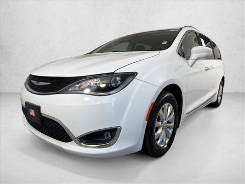 Used 2019 Chrysler Pacifica Touring-L FWD image 7
