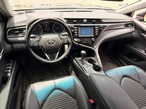 Used 2019 Toyota Camry SE w/ Carpet Mat Package FWD image 9
