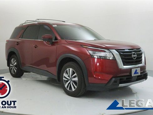 Used 2024 Nissan Pathfinder SL image 1