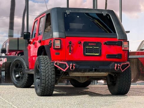 Used 2016 Jeep Wrangler Unlimited Sahara w/ Connectivity Group image 8