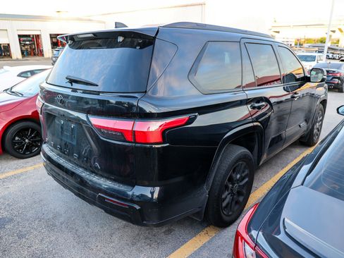 Used 2024 Toyota Sequoia Platinum image 8