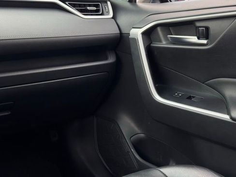 Used 2021 Toyota RAV4 XLE Premium image 45