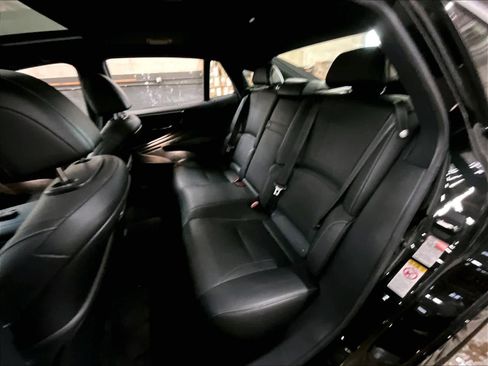 Used 2018 Lexus LS 500 w/ Accessory Package (Z1) image 28