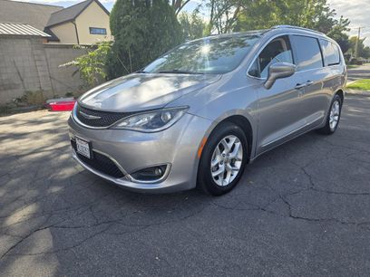Used 2020 Chrysler Pacifica Touring-L w/ Tire & Wheel Group