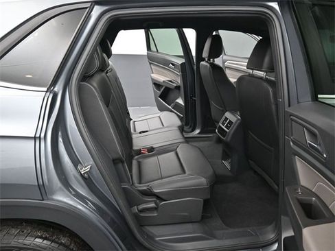 Used 2023 Volkswagen Atlas Cross Sport SE image 30