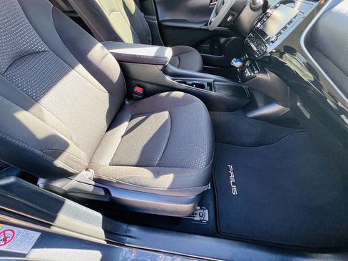 Used 2020 Toyota Prius LE image 27