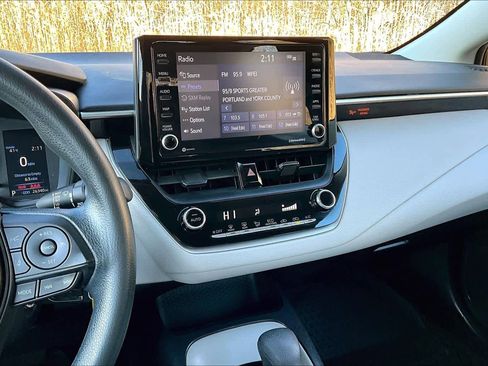 Certified 2022 Toyota Corolla LE image 6