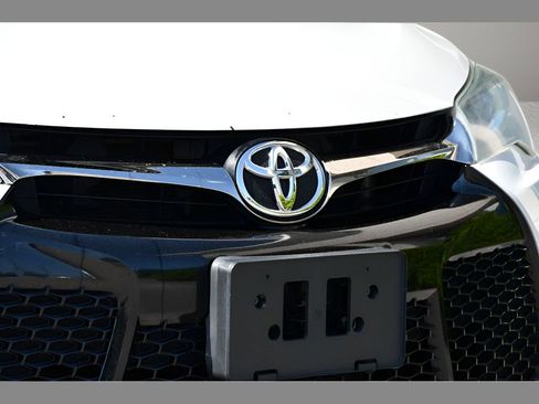 Used 2015 Toyota Camry XSE w/ Moonroof Package FWD image 10
