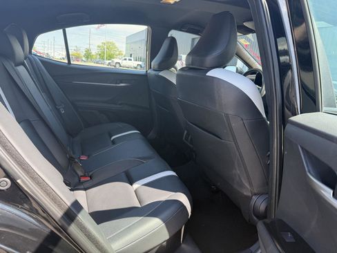 Used 2025 Toyota Camry SE FWD image 11