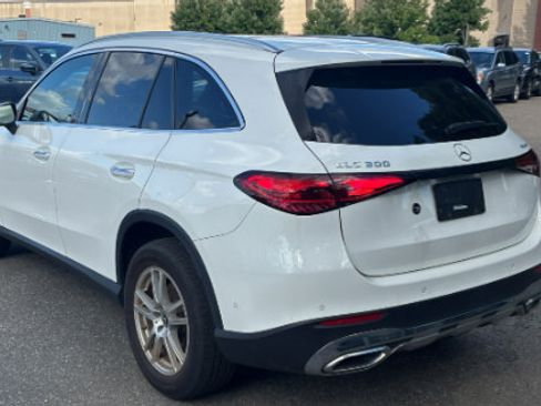 Used 2023 Mercedes-Benz GLC 300 4MATIC image 3