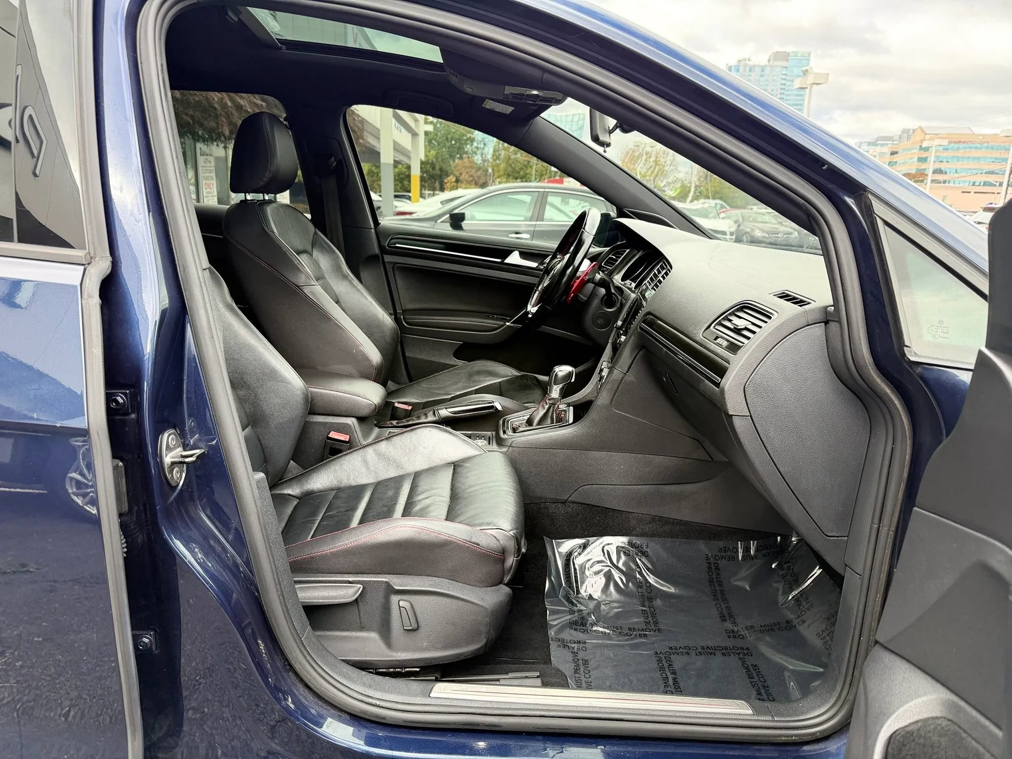 Used 2015 Volkswagen GTI SE FWD image 34