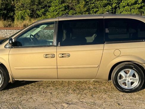 Used 2005 Dodge Grand Caravan SXT w/ Trailer Tow Prep Group image 7