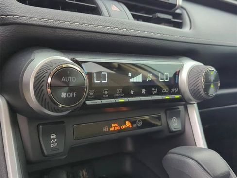 Used 2025 Toyota RAV4 XLE FWD image 19