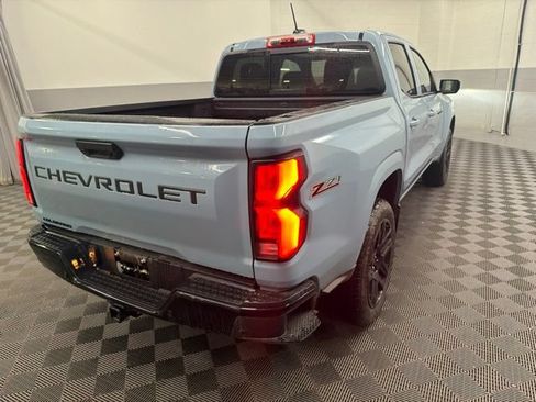 Used 2025 Chevrolet Colorado Z71 w/ Technology Package AWD/4WD image 4