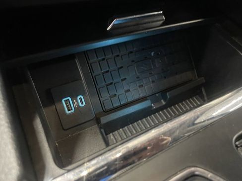 Used 2022 Ford Expedition XLT image 10