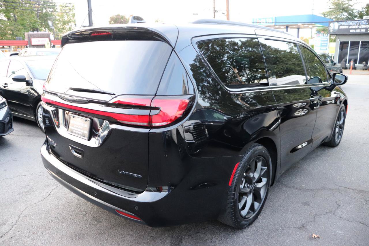 Used 2025 Chrysler Pacifica Limited FWD image 5