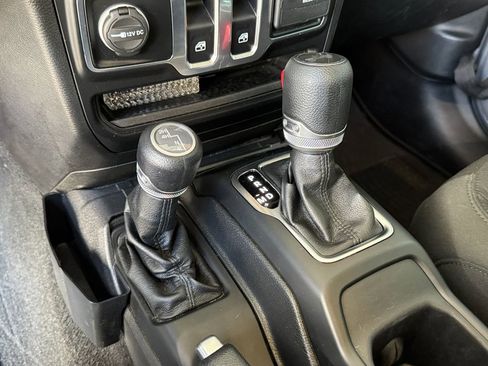 Used 2021 Jeep Wrangler Sport S AWD/4WD image 12