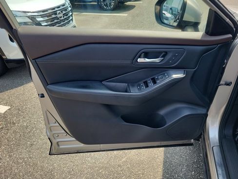 Used 2023 Nissan Rogue SL w/ SL Premium Package AWD/4WD image 16