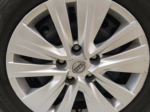 Used 2025 Nissan Sentra S FWD image 31