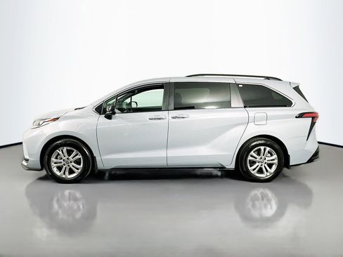 Used 2023 Toyota Sienna XSE w/ XSE Plus Package AWD/4WD image 4