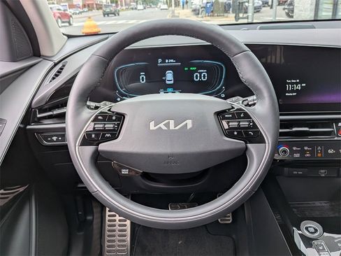 Used 2024 Kia Niro SX Touring image 14