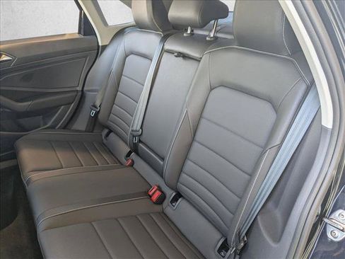 Used 2024 Volkswagen Jetta SE w/ Panoramic Sunroof Package FWD image 17