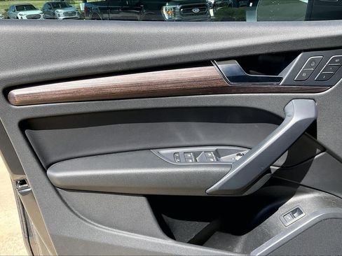 Used 2023 Audi Q5 2.0T Premium w/ Convenience Package image 21