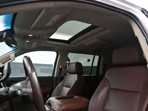 Used 2018 Chevrolet Suburban Premier AWD/4WD image 25