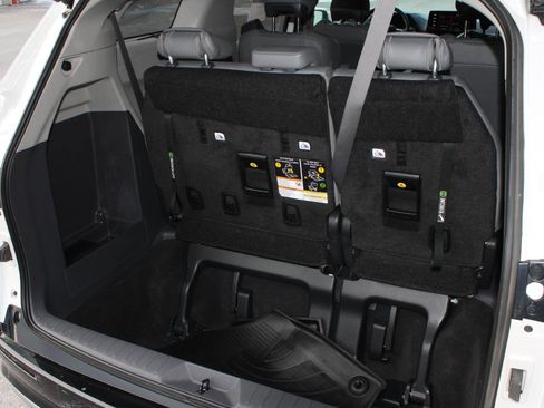 Certified 2023 Toyota Sienna Limited image 8