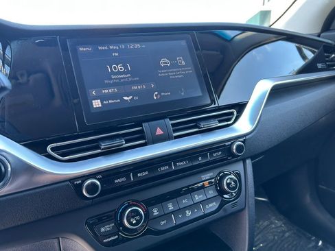 Used 2021 Kia Niro EX FWD image 27