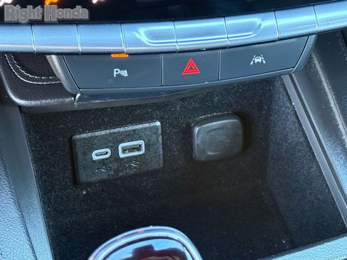 Used 2025 Cadillac XT4 Premium Luxury image 22