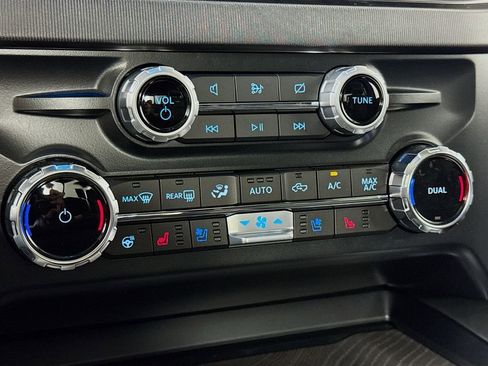 Used 2024 Ford F350 Platinum w/ FX4 Off-Road Package image 14