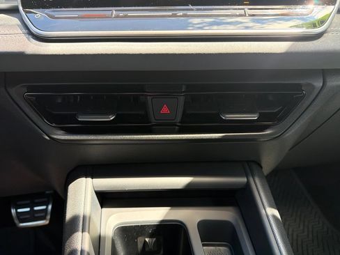 Used 2026 Volkswagen Tiguan SE R-Line AWD/4WD image 17