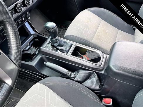 Used 2020 Toyota Tacoma TRD Off-Road AWD/4WD image 8