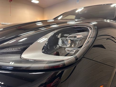 Used 2023 Porsche Cayenne Platinum Edition AWD/4WD image 24