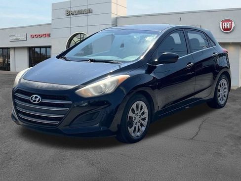 Used 2017 Hyundai Elantra GT FWD image 3