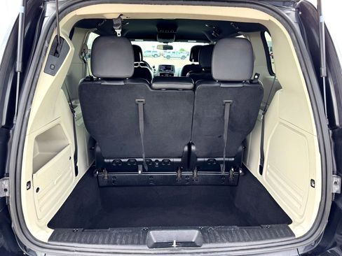 Used 2018 Dodge Grand Caravan SXT image 9