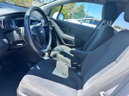 Used 2021 Chevrolet Trax LS w/ Tint and Cruise Package FWD image 5