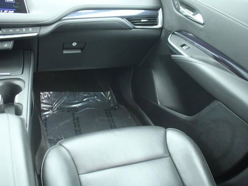 Used 2023 Cadillac XT4 Luxury w/ Cold Weather Package image 20