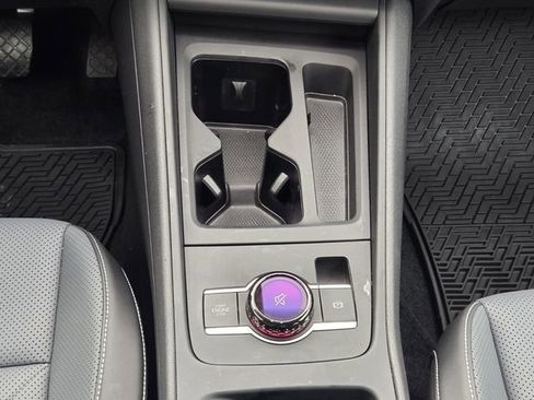 Certified 2025 Volkswagen Tiguan SE image 19