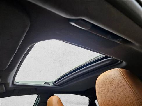 Used 2019 Toyota Avalon Limited image 16