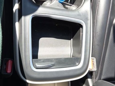 Used 2023 Chrysler Pacifica Touring-L image 39