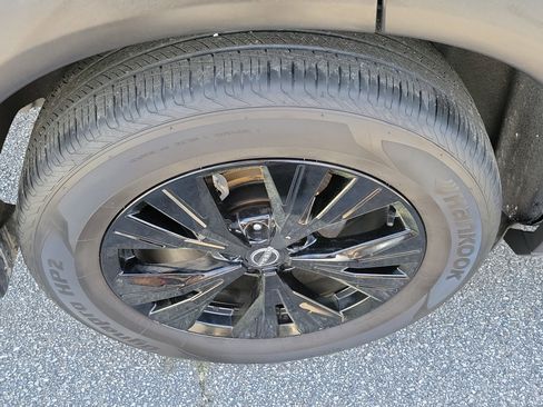 Used 2023 Nissan Rogue SV w/ SV Premium B Package image 7