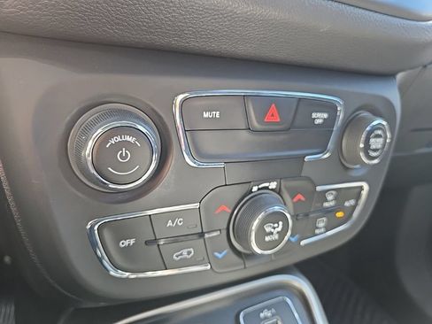 Used 2020 Jeep Compass Latitude w/ Cold Weather Group AWD/4WD image 23