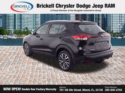 Used 2021 Nissan Kicks SV image 3